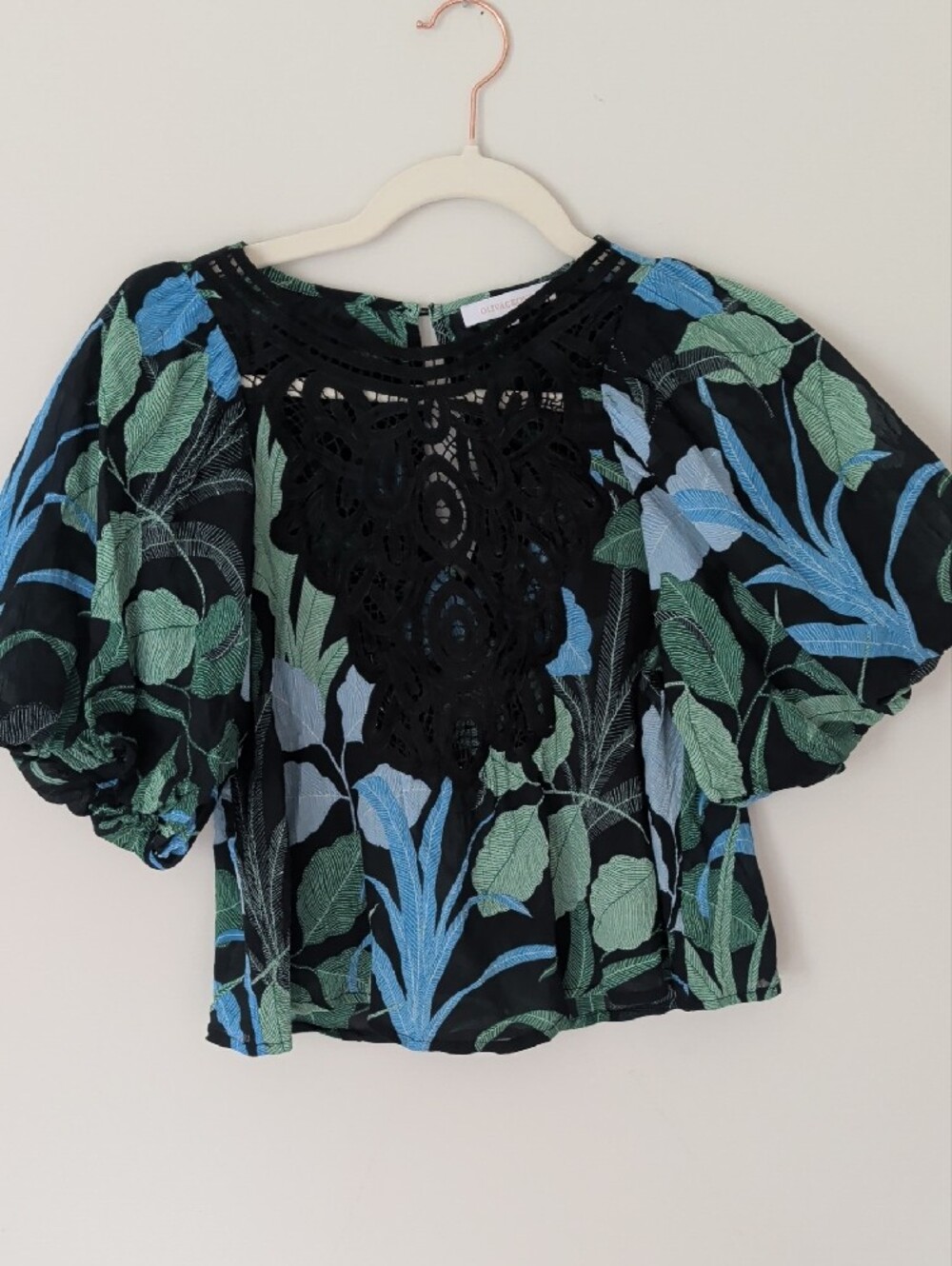 Oliviaceous Floral Puff Sleeve Top with Black Lace - Size Small